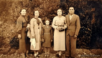 Les germanes Enriqueta i Maria Jové, Lola Millàs, Manela Millàs i Benjamí Jové a Monistrol. (Arxiu familiar).