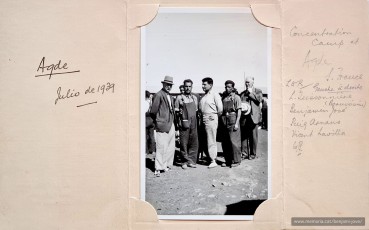 Fotografia de record del pas de Jové pel camp de concentració d’Agde datat el juliol de 1939. D’esquerra a dreta, L. Teissoniere del poble de Beauvoisin (departament de Gard, districte de Nimes) i, com els Jové, membre de l’Església Evangèlica, Benjamí Jové, Puig Arnaus, Vicent Lavilla i (?). (Arxiu familiar).