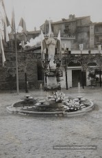 5/12/1954: bendición del monumento a María Inmaculada, erigido por las Religiosas Hijas de San José en los jardines de la Clínica de Sant Josep, para perpetuar las fiestas jubilares del Año Mariano. Bendecido por el arcipreste Valentí Gibert y apadrinado por el alcalde Prat Pons y su esposa, Dolors Pujol.