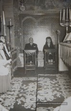 5/12/1954: bendición del monumento a María Inmaculada, erigido por las Religiosas Hijas de San José en los jardines de la Clínica de Sant Josep, para perpetuar las fiestas jubilares del Año Mariano. Bendecido por el arcipreste Valentí Gibert y apadrinado por el alcalde Prat Pons y su esposa, Dolors Pujol.