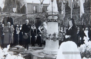 5/12/1954: bendición del monumento a María Inmaculada, erigido por las Religiosas Hijas de San José en los jardines de la Clínica de Sant Josep, para perpetuar las fiestas jubilares del Año Mariano. Bendecido por el arcipreste Valentí Gibert y apadrinado por el alcalde Prat Pons y su esposa, Dolors Pujol.