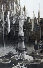 5/12/1954: benedicció del monument a Maria Immaculada, erigit per les Religioses Filles de Sant Josep als jardins de la Clínica de Sant Josep, per perpetuar les festes jubilars de l’Any Marià. Beneït per l’arxiprest Valentí Gibert i apadrinat per l’alcalde Prat Pons i la seva esposa, Dolors Pujol.