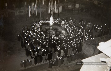 5/12/1954: benedicció del monument a Maria Immaculada, erigit per les Religioses Filles de Sant Josep als jardins de la Clínica de Sant Josep, per perpetuar les festes jubilars de l’Any Marià. Beneït per l’arxiprest Valentí Gibert i apadrinat per l’alcalde Prat Pons i la seva esposa, Dolors Pujol.