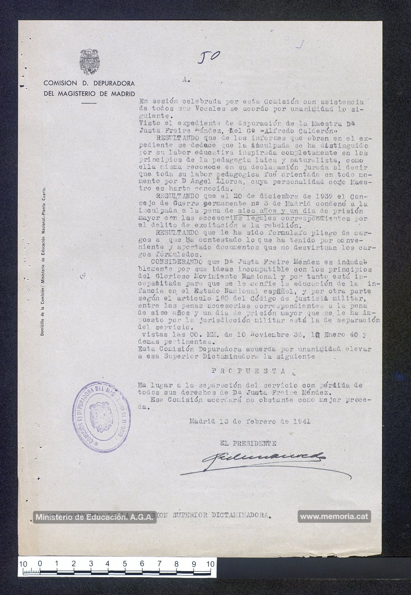 13/2/1941: la Comisión D. Depuradora del Magisterio de Madrid proposa “la separación del servicio con pérdida de todos sus derechos de Dª Justa Freire Méndez”. Ho justifica per haver estat condemnada a 6 anys i un dia de presó, perquè “es indudablemente por sus ideas incompatible con los principios del Glorioso Movimiento Nacional y por tanto está incapacitada para que se le confíe la educación de la infancia en el Estado Nacional español” i perquè “la inculpada se ha distinguido por su labor educativa inspirada completamente en los principios de la pedagogía laica y naturalista, como ella mismo reconoce en su declaración jurada al decir que toda su labor pedagógica fue orientada en todo momento por D. Ángel Llorca, cuya personalidad como Maestro es harto conocida”. (Archivo General de la Administración).