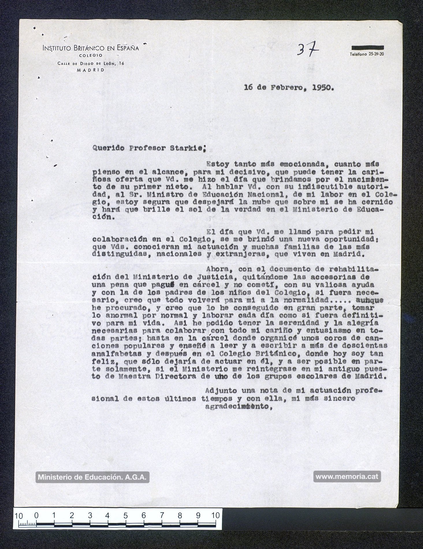 16/2/1950: carta de Justa Freire al director de l’Institut Britànic, Walter Starkie. Es mostra esperançada que es resolgui favorablement la seva situación professional. Afirma que es troba molt feliç a l’Institut i que només el deixaria si pogués tornar a “mi antiguo puesto de Maestra Directora de uno de los grupos escolares de Madrid”. (Archivo General de la Administración).