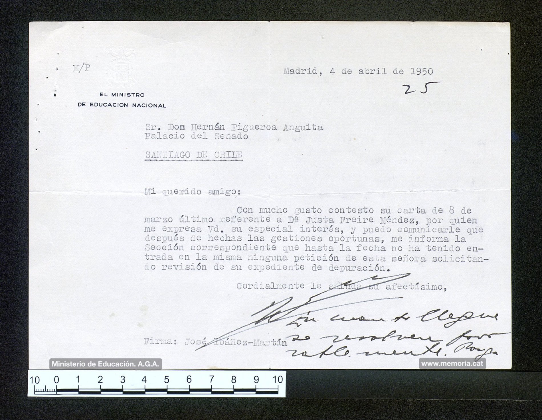 4/4/1950: el ministre d’Educació José Ibáñez-Martín respon a Hernán Figueroa que fins al moment no ha arribat al ministeri cap petició de revisió de l’expedient de depuració de Justa Freire. “En cuanto llegue se resolverá favorablemente” diu la nota manuscrita. (Archivo General de la Administración).