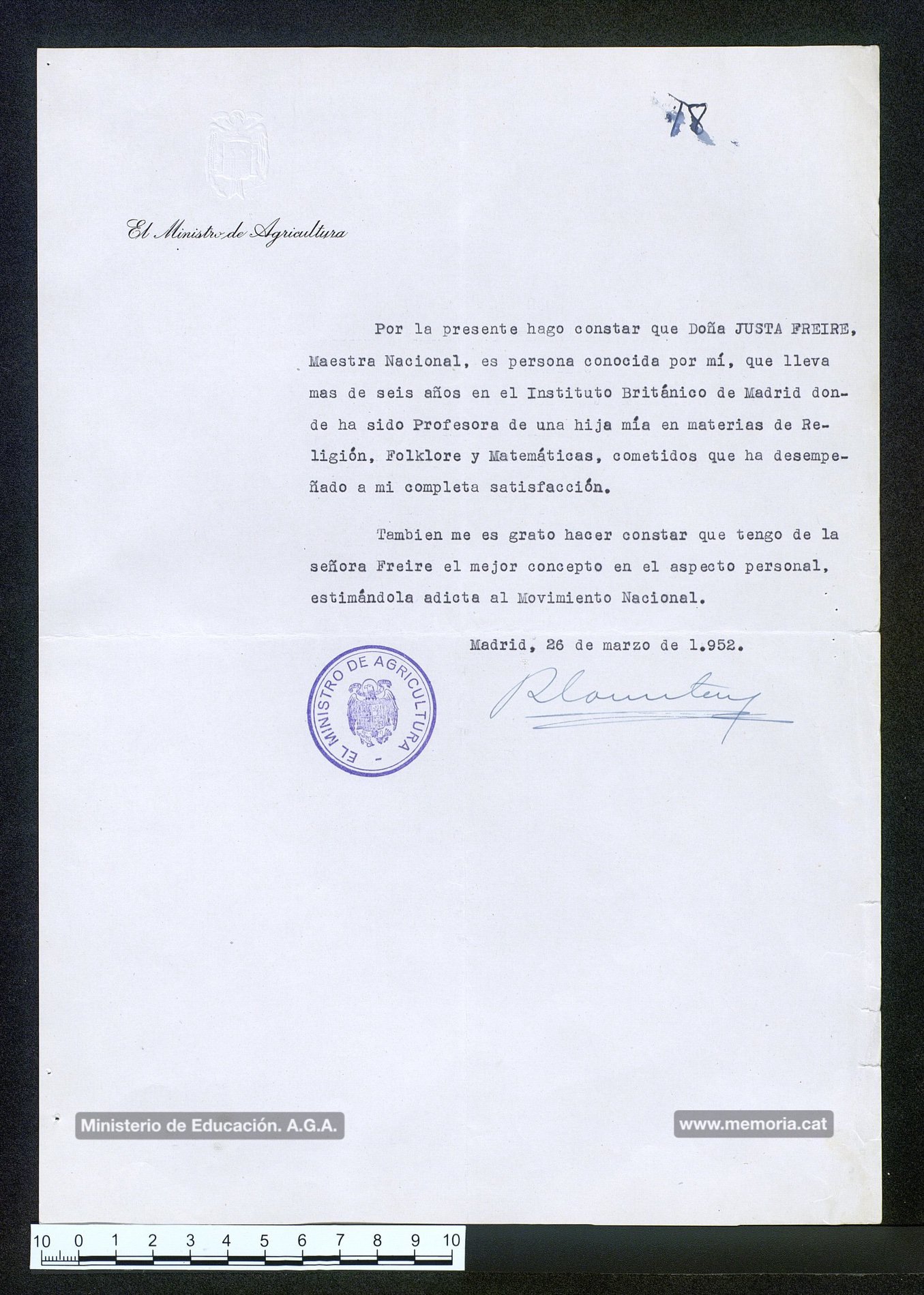 26/3/1952: certificació del ministre d’Agricultura del govern espanyol que avala la trajectòria profesional de Justa Freire, que ha estat mestra de la seva filla. (Archivo General de la Administración).