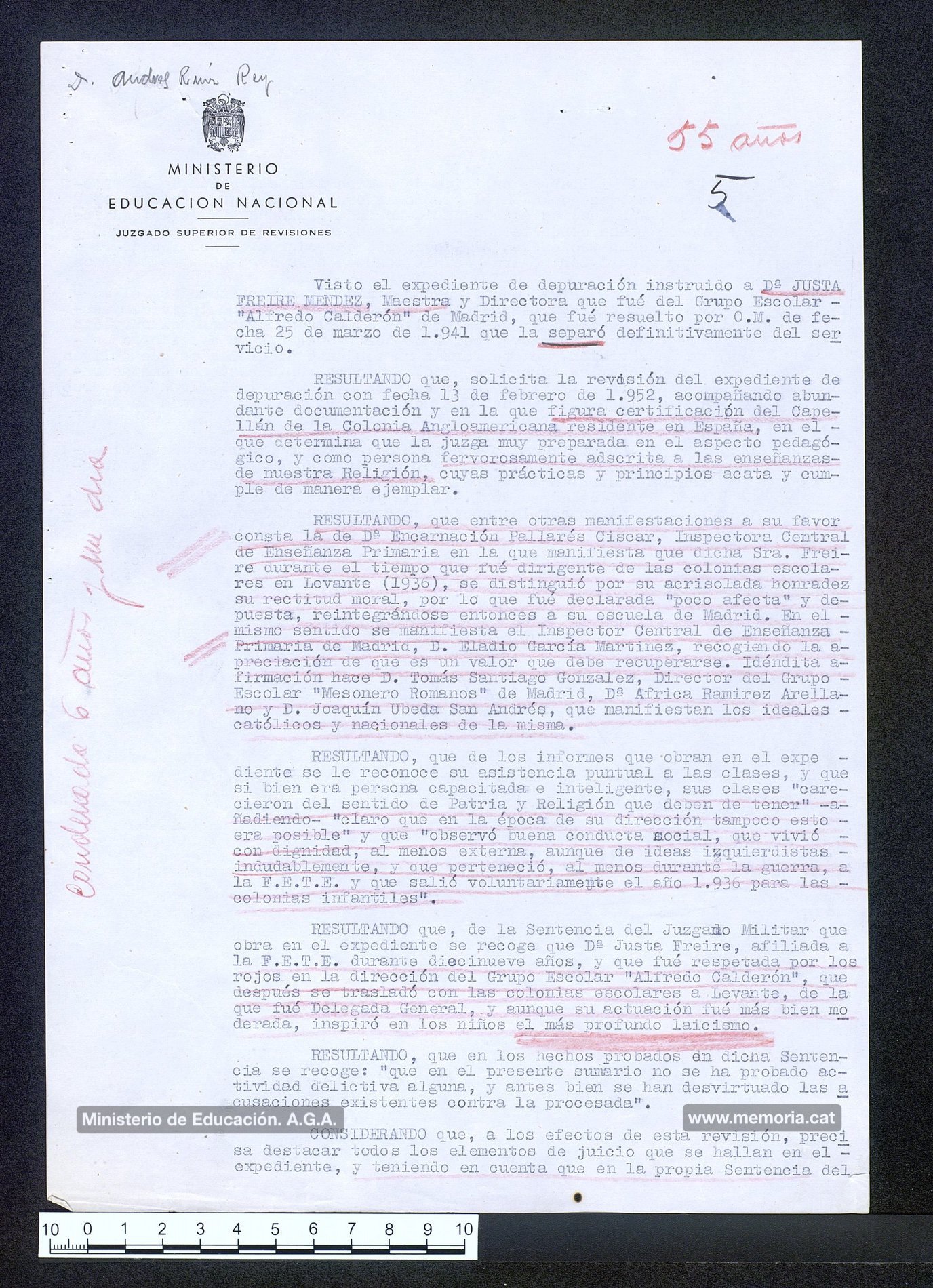 5/9/1952: resolució del jutge sobre la revisió de l’expedient de depuració: que es pot reintegrar al Magisteri amb la sanció de “postergación por tres años e inhabilitación para cargos directivos y de confianza”. Però la nota manuscrita del director general d’Ensenyança Primària -que era Eduardo Canto Racaño i que havia d’aprovar la resolució del jutge- va més enllà: “pérdida de escuela y traslado fuera de la provincia, inhabilitación para cargos directivos y de confianza, y así mismo por igual tiempo para solicitar nuevo destino a partir de la toma de posesión de la escuela para la que sea nombrada”. Eduardo Canto, doncs, no accepta la sentència judicial. (Archivo General de la Administración).