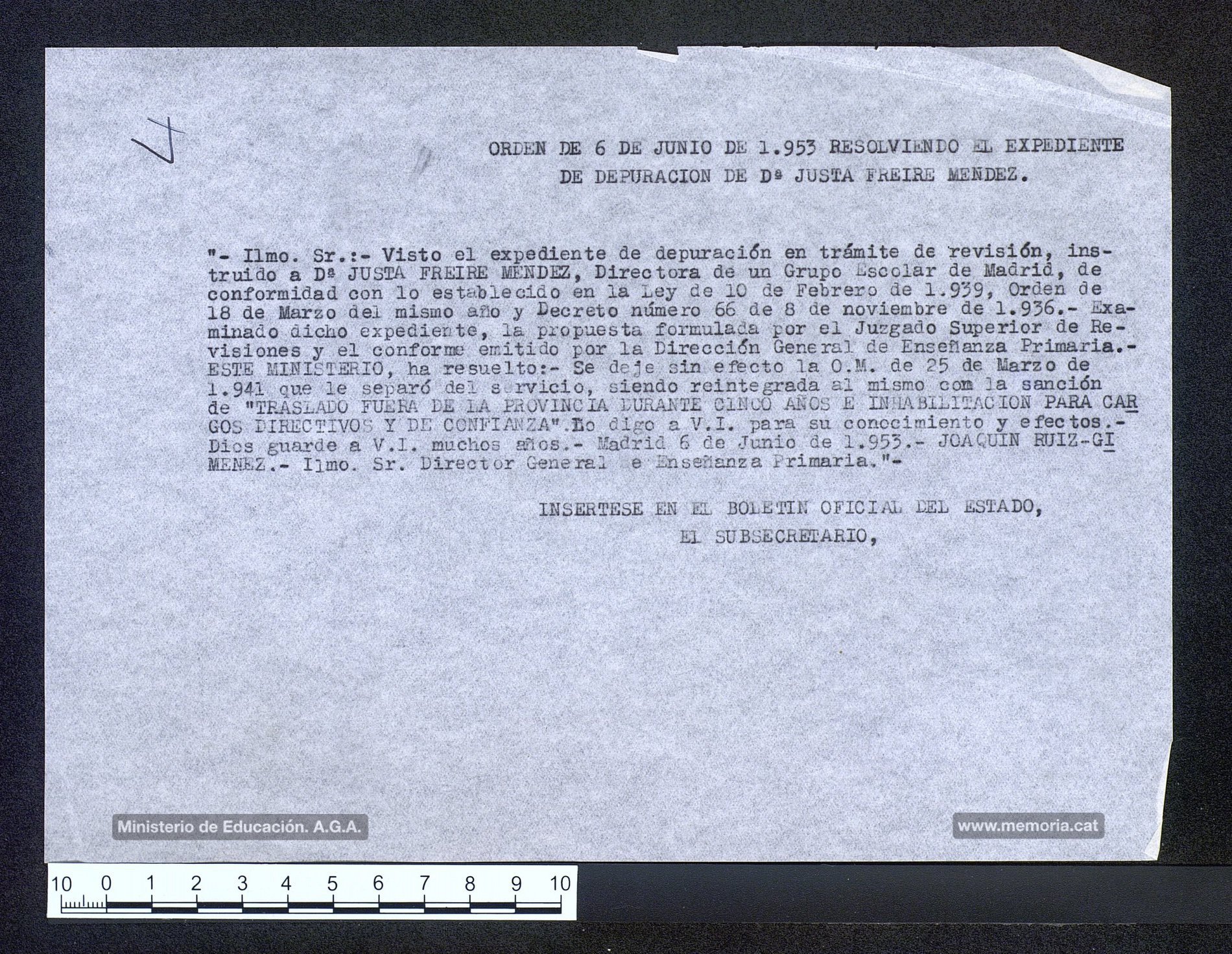 Ordre del 6/6/1953 del ministre d’Educació, Joaquín Ruiz-Giménez, sobre la resolució de l’expedient de depuració de Justa Freire. Es reintegra al Magisteri però es confirma la sanció de “TRASLADO FUERA DE LA PROVINCIA DURANTE CINCO AÑOS E INHABILITACIÓN PARA CARGOS DIRECTIVOS Y DE CONFIANZA”. (Archivo General de la Administración).