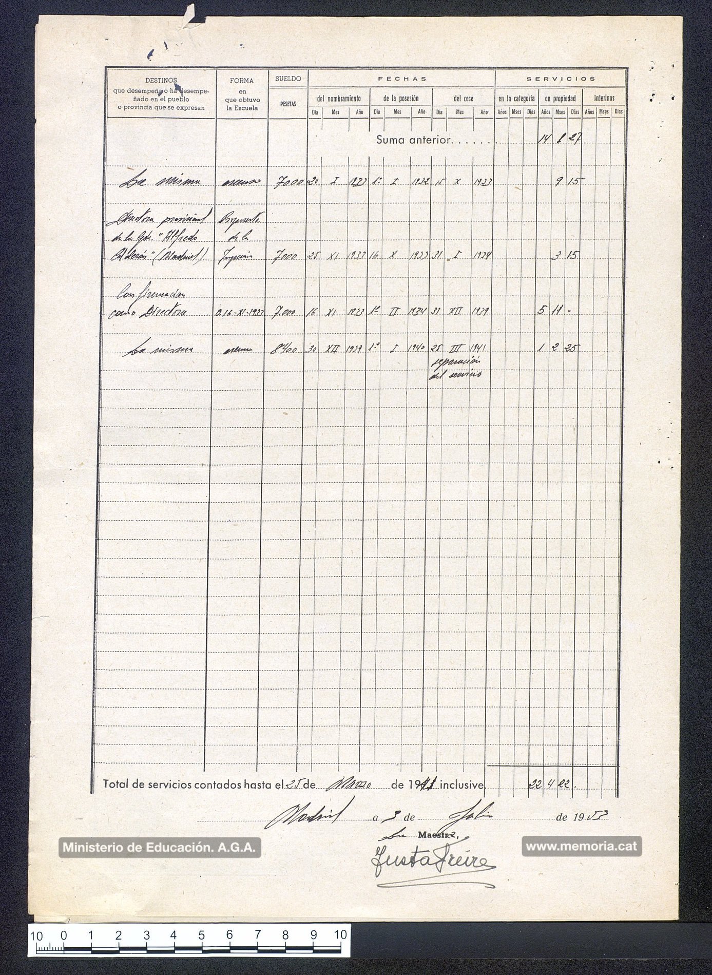 3/7/1953: Full de serveis de la mestra Justa Freire. (Archivo General de la Administración).