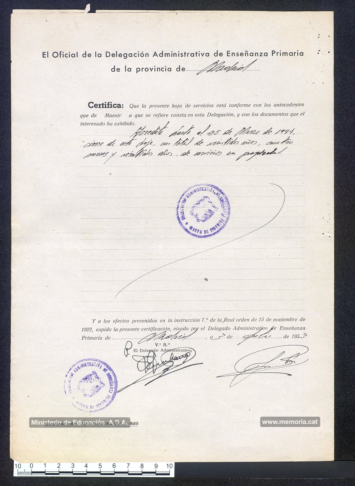 3/7/1953: Full de serveis de la mestra Justa Freire. (Archivo General de la Administración).