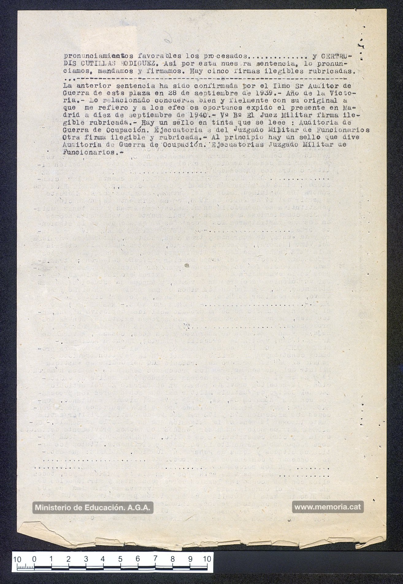 20/9/1939: sentència del “procedimiento sumarísimo de urgencia” per la qual es condemna a Justa Freire a la pena de sis anys i un dia de presó major. El motiu? “… aunque su actuación fue mas bien moderada, inspiró en los niños el más profundo laicismo y se atuvo, a realizar su labor de enseñanza, a los principios de la FETE”. (Archivo General de la Administración).