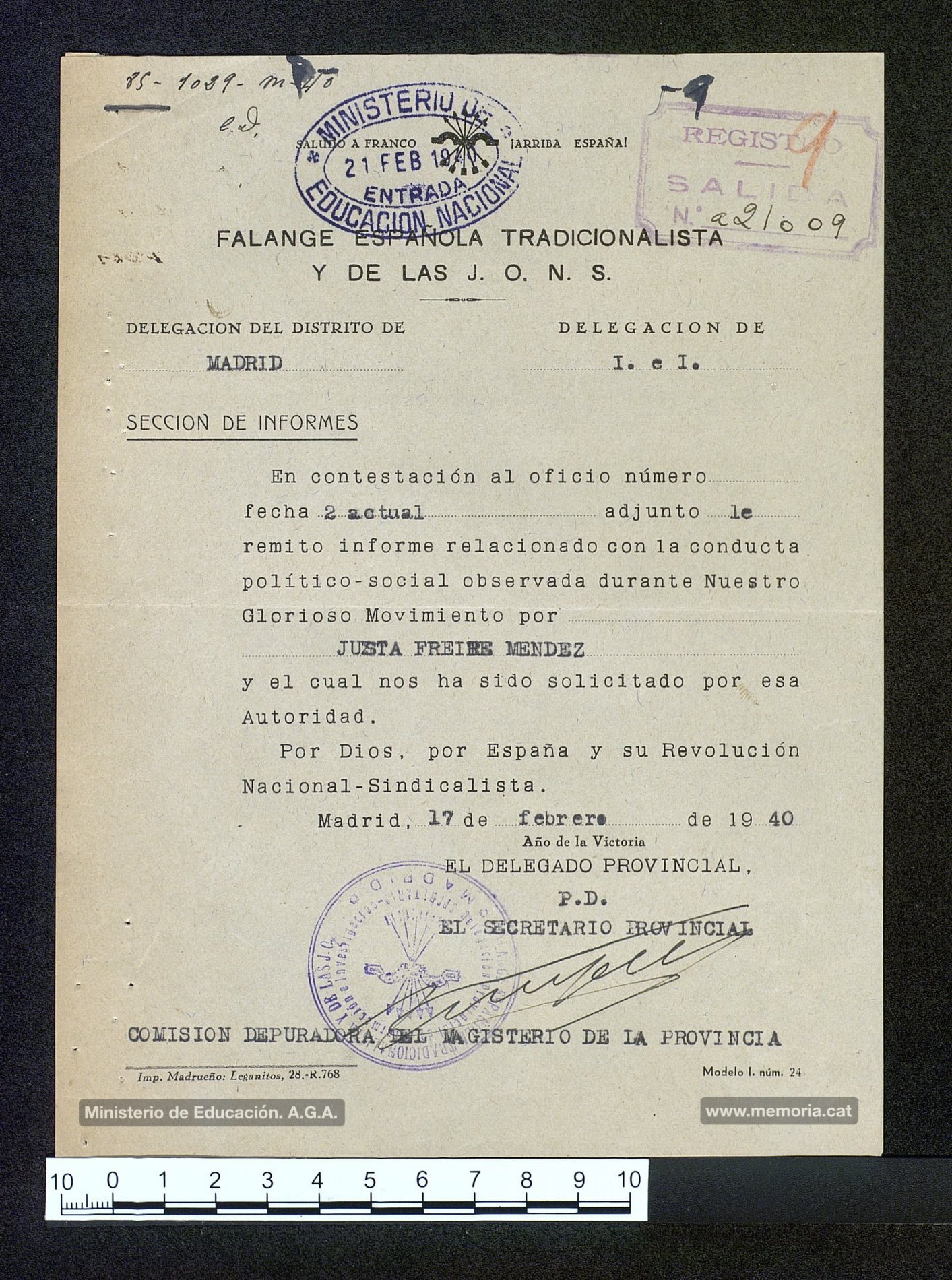 16/2/1940: informe de la Falange Española sobre Justa Freire: “Profesionalmente parece que era persona capacitada e inteligente, pero carecieron las clases del sentido de Patria y Religion que deben de tener, claro que en la epoca de su direccion tampoco esto era posible”. (Archivo General de la Administración).