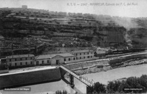 Perspectiva de l'estació de Manresa-Nord, en els primers decennis del segle XX, quan se'n reclamava de manera insistent l'ampliació o bé la substitució per unes instal·lacions més modernes.
Procedència: Margot Vila i Roca