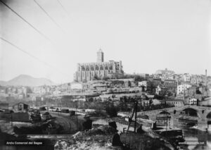 Perspectiva parcial de la Seu i el Pont Vell, els anys deu del segle XX.
Procedència: Arxiu Jaume Pons i Agulló