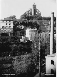 La basílica de Santa Maria de la Seu vista des del peu del molí del Salt durant els anys deu del segle passat.
Procedència: Arxiu Jaume Pons i Agulló