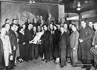 19/2/1933. Ramon Junyent (al fons, el primer a l’esquerra), amb diversos regidors i dirigents d’Esquerra, a l’homenatge de les entitats d’ERC del districte VII de Barcelona al tinent d’alcalde de Barcelona, Antoni Vilalta, celebrat al restaurant Pàtria. Hi apareixen Benet Mori, Roc Boronat, Carles Pi i Sunyer, Ventura Gassol, Martí Rouret, Josep Escofet, Maria Teresa Gibert, Joan Tauler, Josep Riera i Puntí, Joan B. Soler i Bru i Hilari Salvadó. (Josep Domínguez / ARF)