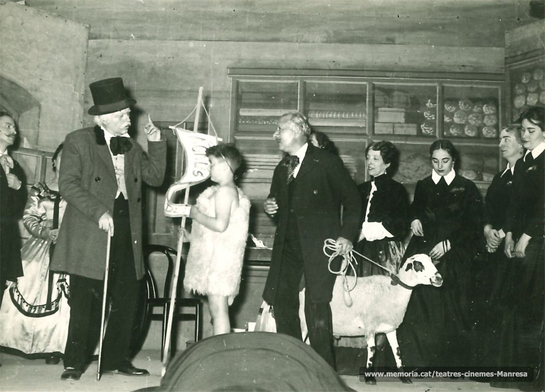 "L'Auca del Sr. Esteve" amb Salvador Soler ?, el nen Joan Torrens, Josep Canal (aguantant el xai), i Lola Ciuró, Teresa Lari, Maria Bruguera i Josefina Matiñó (1958)