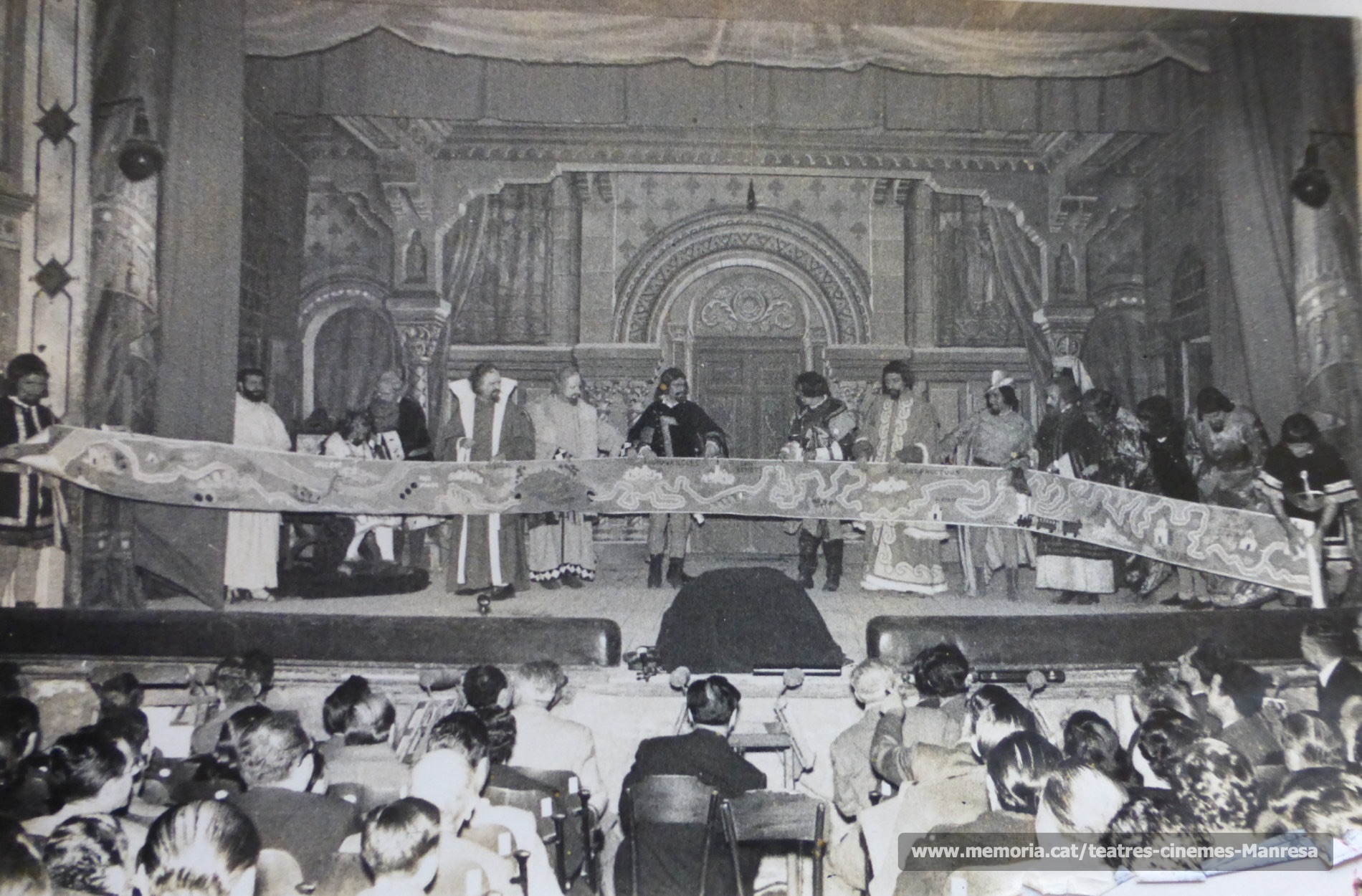 1ª representació de l'Auca de la Sèquia, original de Joan Vilanova, representada per membres del Gremi de Sant Lluc(1956)