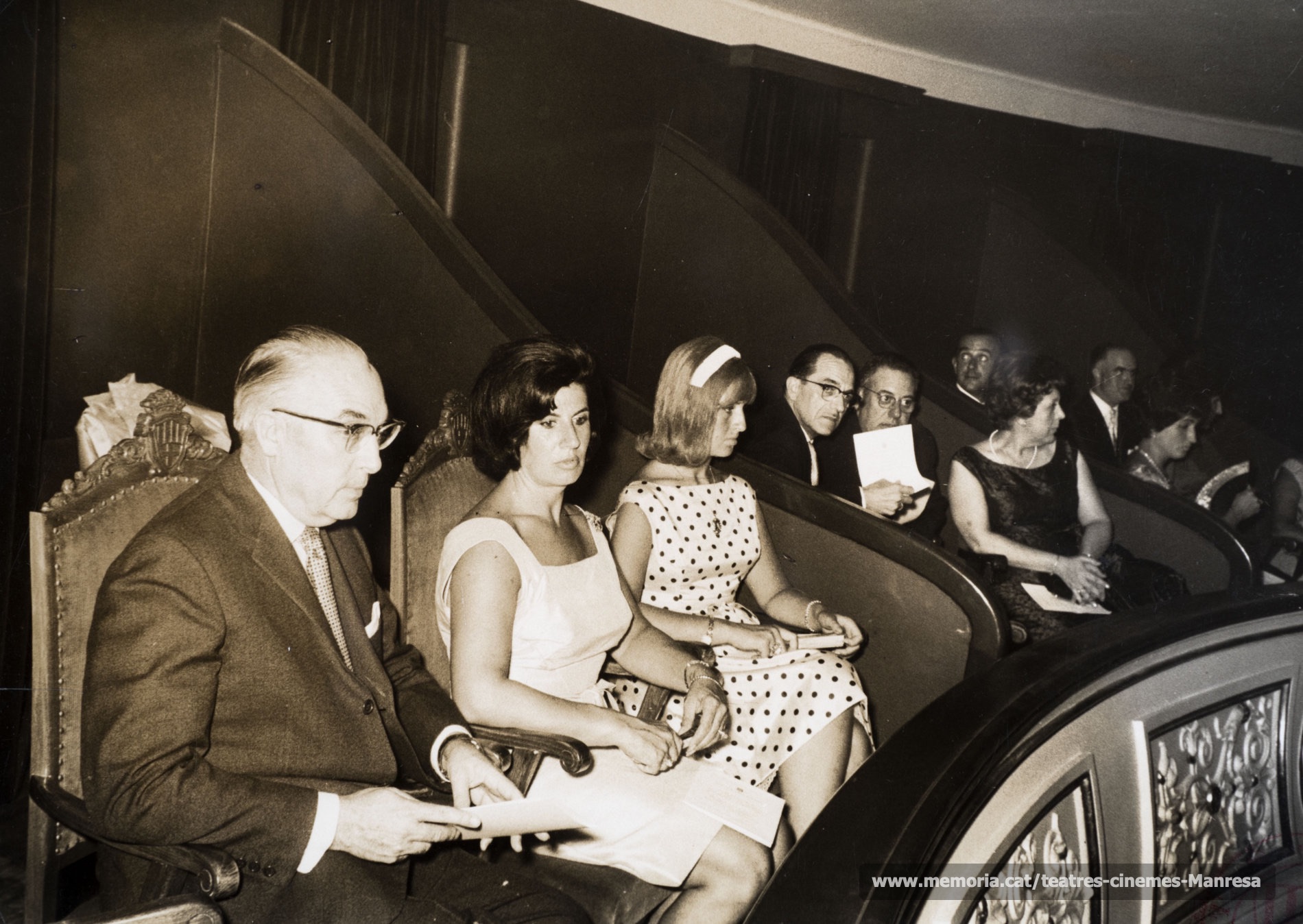 La llotja de l'Ajuntament amb l'alcalde Joan Moll i familia a la Re-inauguració de les obres (1962)