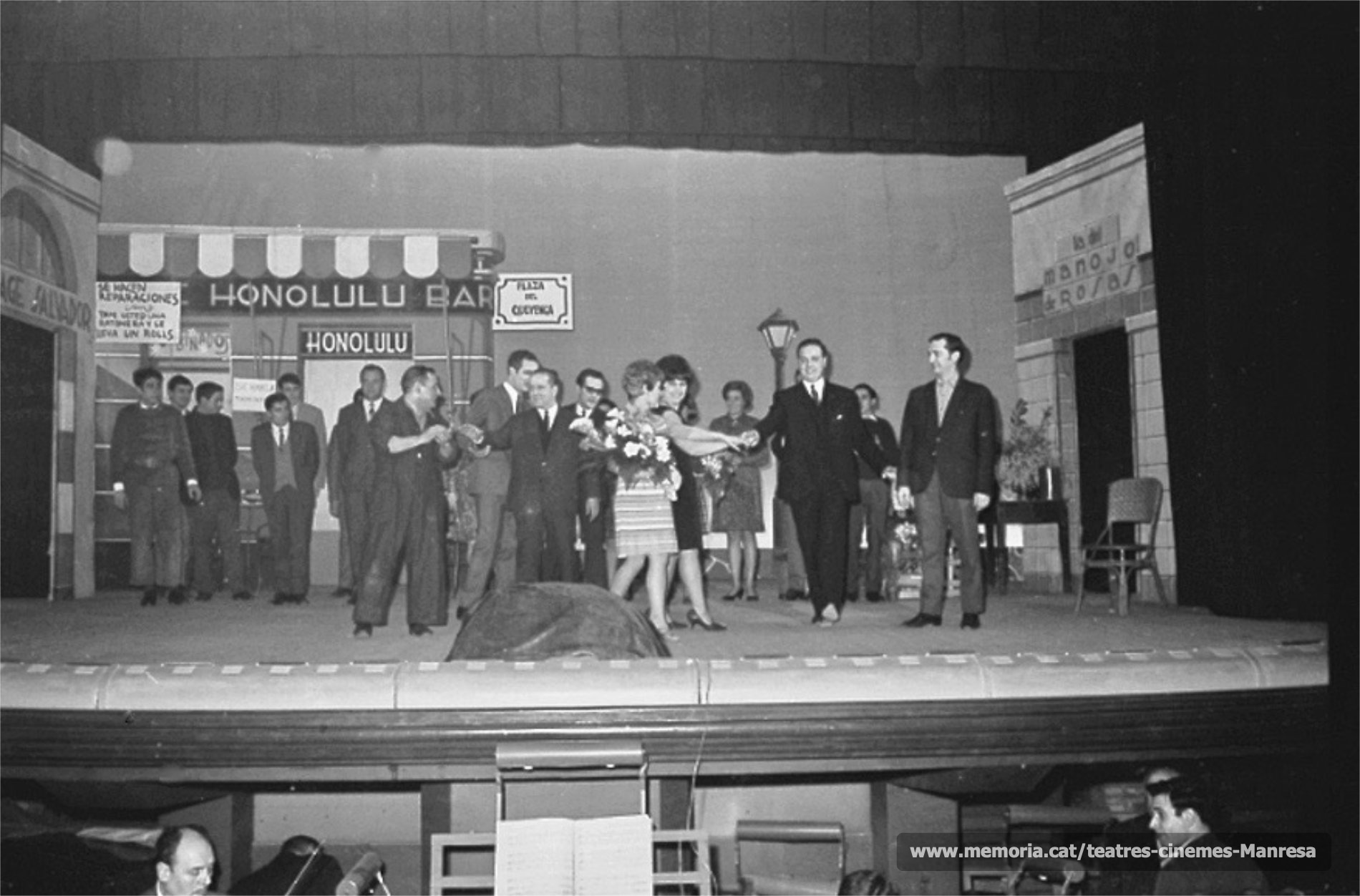 Representació de "Don Manolito". De dreta a l'esquerra, Josep Mª Descarga i Ignasi Torres, Sabina Fornells, Rafaela Lladó, Pedro Cánovas. (1970).