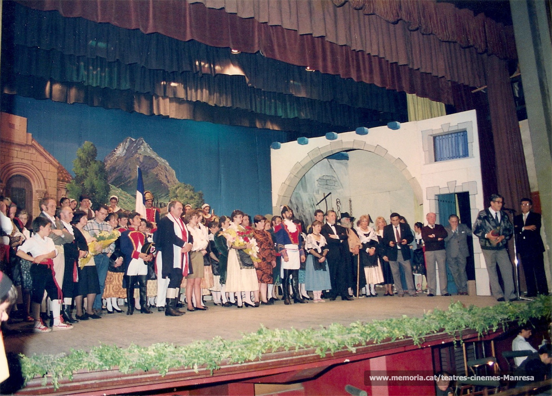 Homenatge a Joan Torrens i Tatjer, acompanyat de Joan Anton Pusó. Entre altres: Angel Tulleuda, Rossend Mata i Josep Mª Descarga, a "Cancó d'amor i de guerra". (1991)