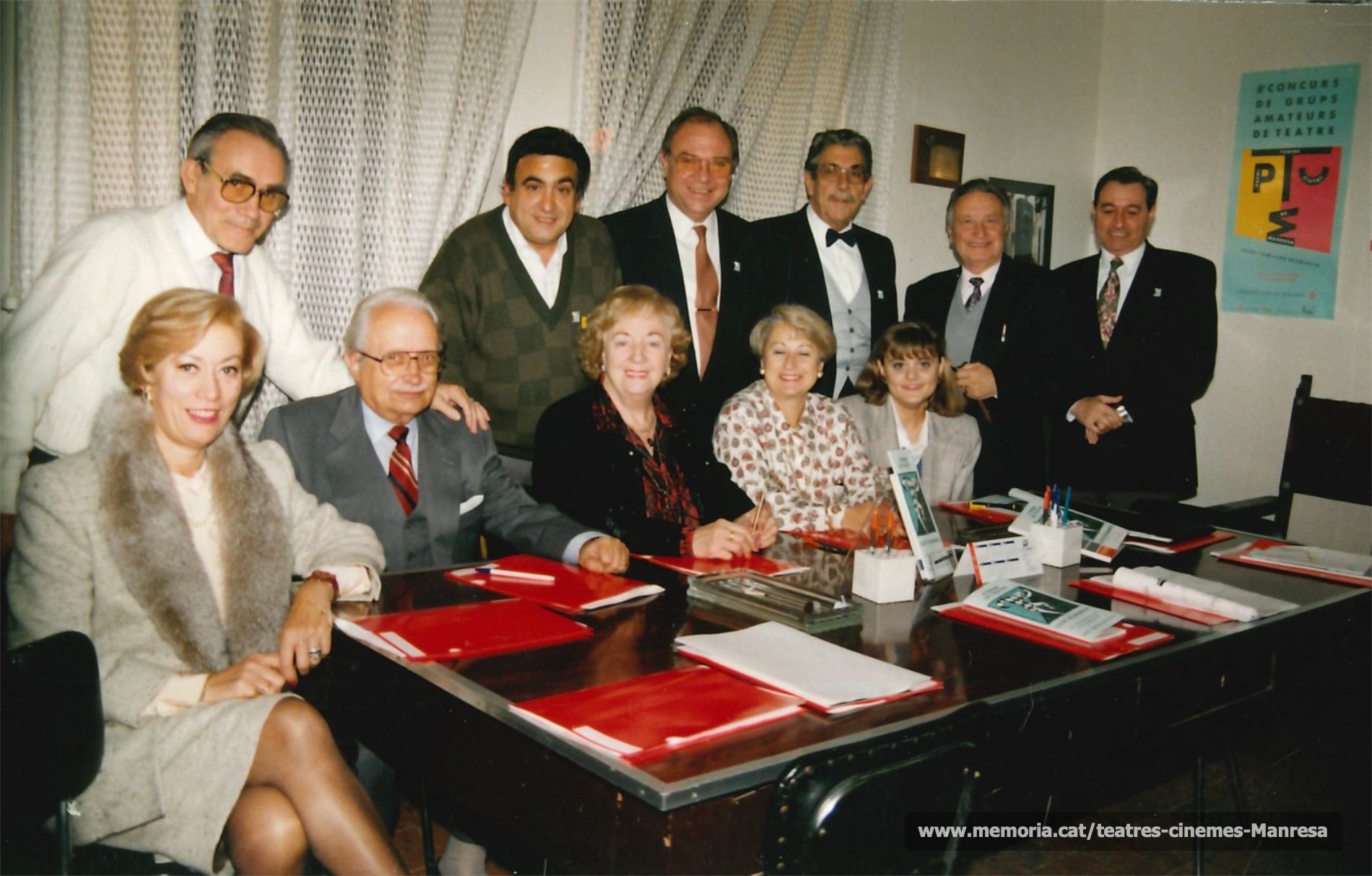 El jurat Xè concurs de Teatre amateur. Hi veiem d'esquerra a dreta: Maria, Joan Llort, Xavier Francàs, Rossend Mata, Crispina Gros, Joan Cot, Mª Carme López, Joan Torrens, MªJesús Isart, Salvador Soler, (?). (1993)