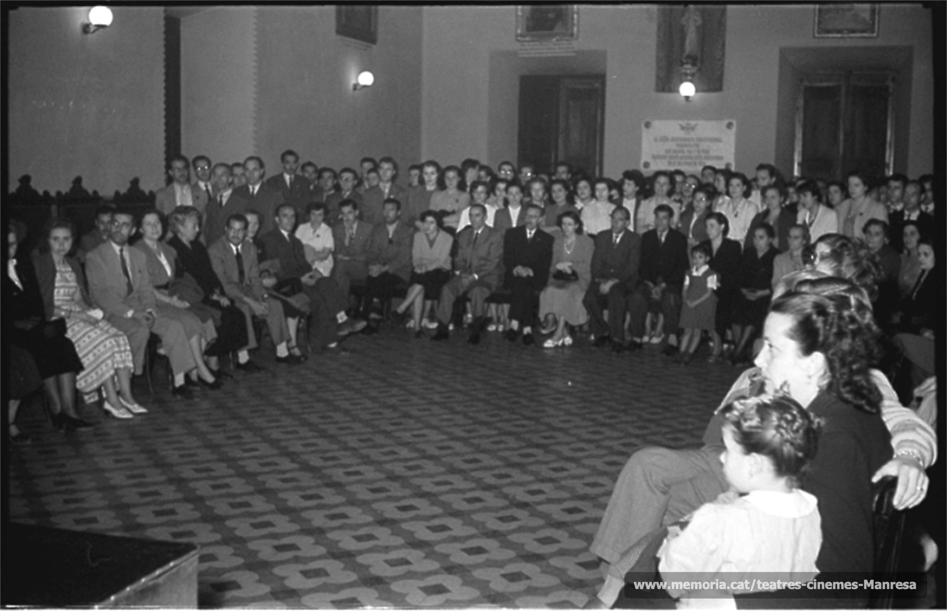 Recepció al Saló de Plens de l’Ajuntament en motiu de les noces d'or de l'orfeó.(1951)