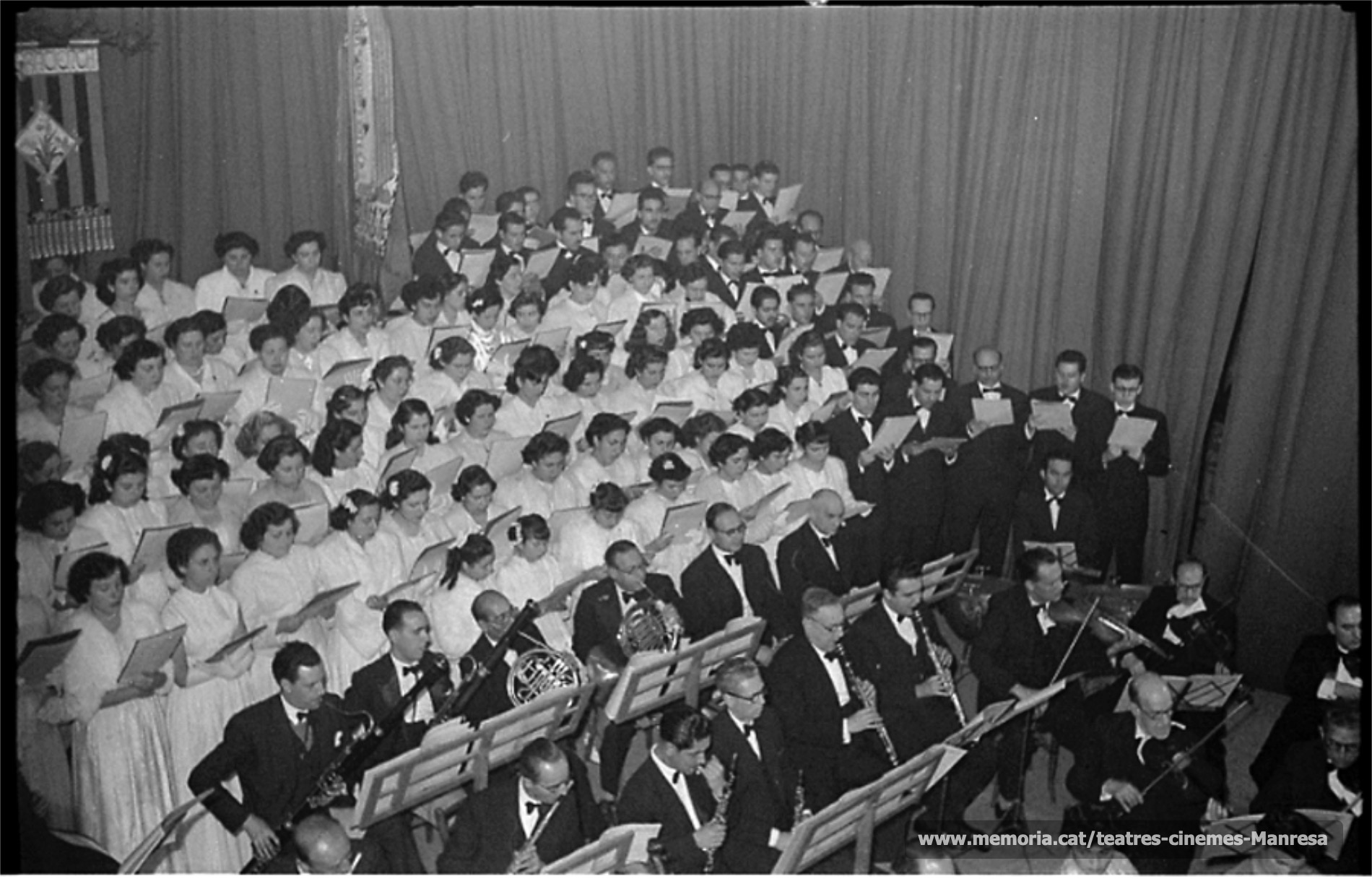 Concert de l’Orfeó Manresà i l’Orfeó Gracienc en motiu de les noces d'or de l’Orfeó. (1951)