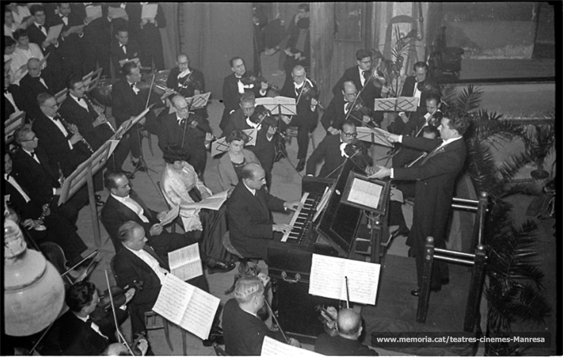 Concert de l’Orfeó Manresà i l’Orfeó Gracienc en motiu de les noces d'or de l’Orfeó. (1951)