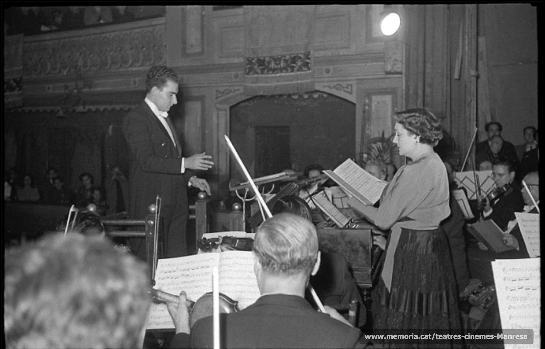 Concert de l’Orfeó Manresà i l’Orfeó Gracienc en motiu de les noces d'or de l’Orfeó. (1951)