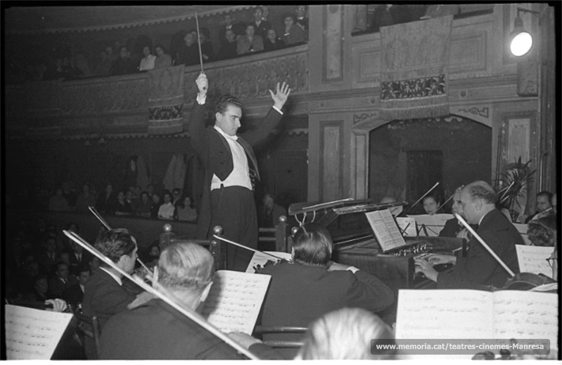 Concert de l’Orfeó Manresà i l’Orfeó Gracienc en motiu de les noces d'or de l’Orfeó. (1951)