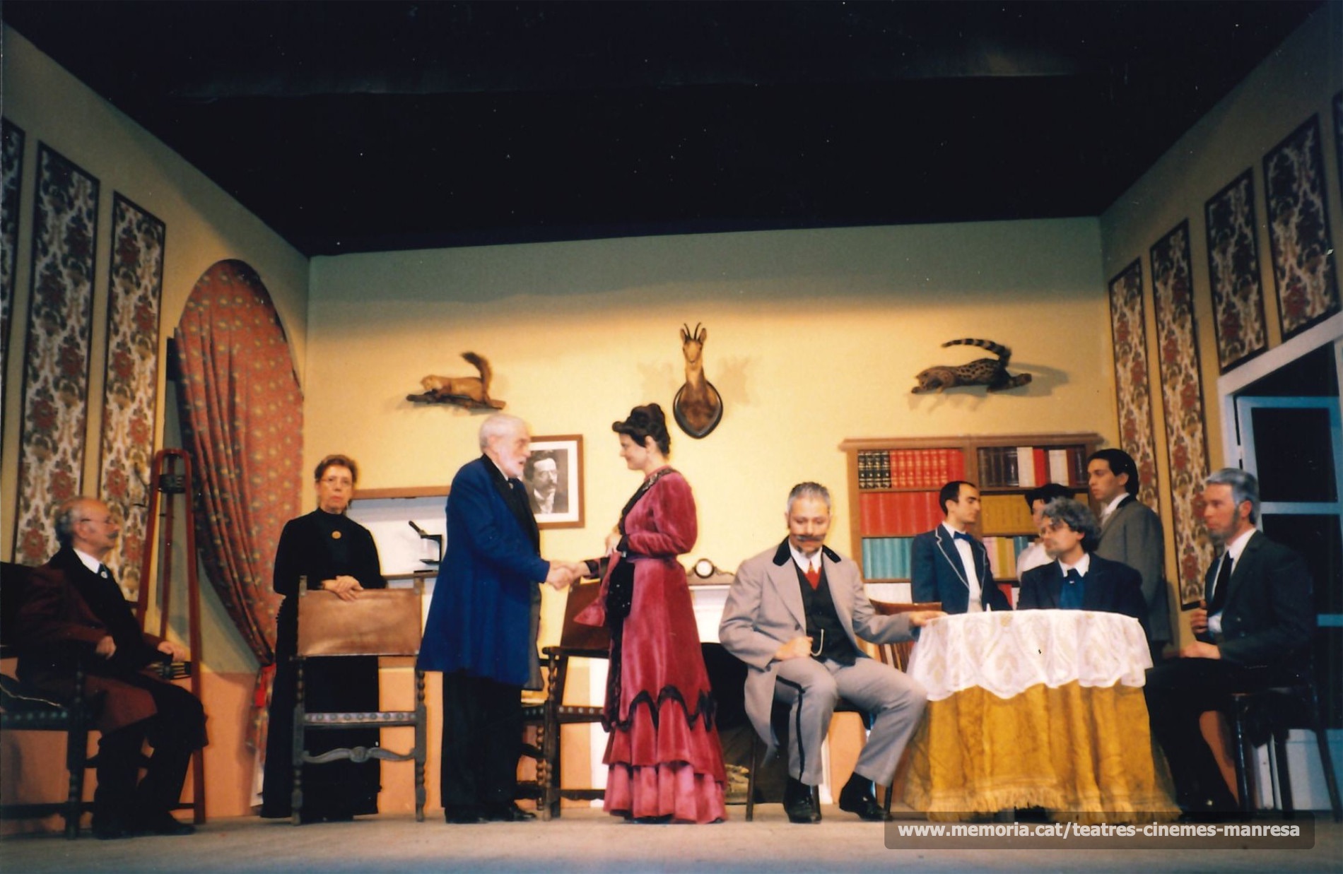 El grup escènic l'Espantall interpretant "Els savis de Vilatrista" amb Joan Trench, Montserrat Oller, Josep Isart, MªJesús Isart, Carles Claret, Jaume Ferrer, Agustí Franch, Oriol Ardèvol, Josep Coma.(1999)