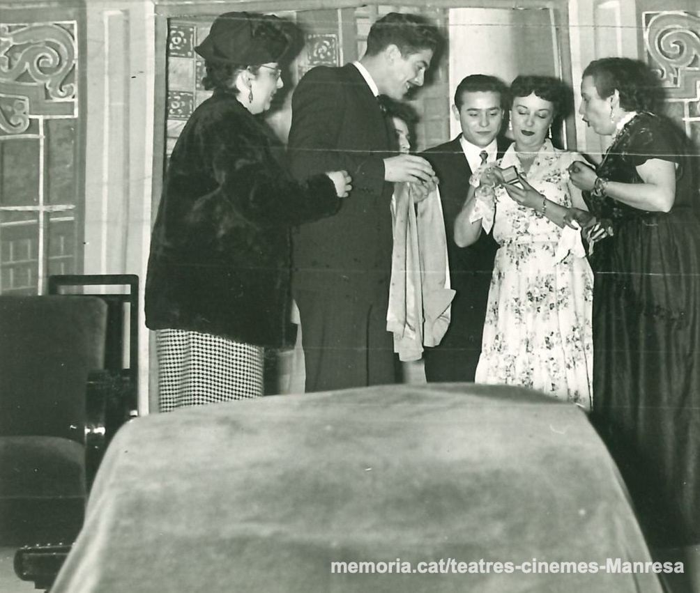 "La educación de los padres" amb (?), Joan Torrens, Àngel Tulleuda, Rosa Vila i Crispina Gros. (1960)