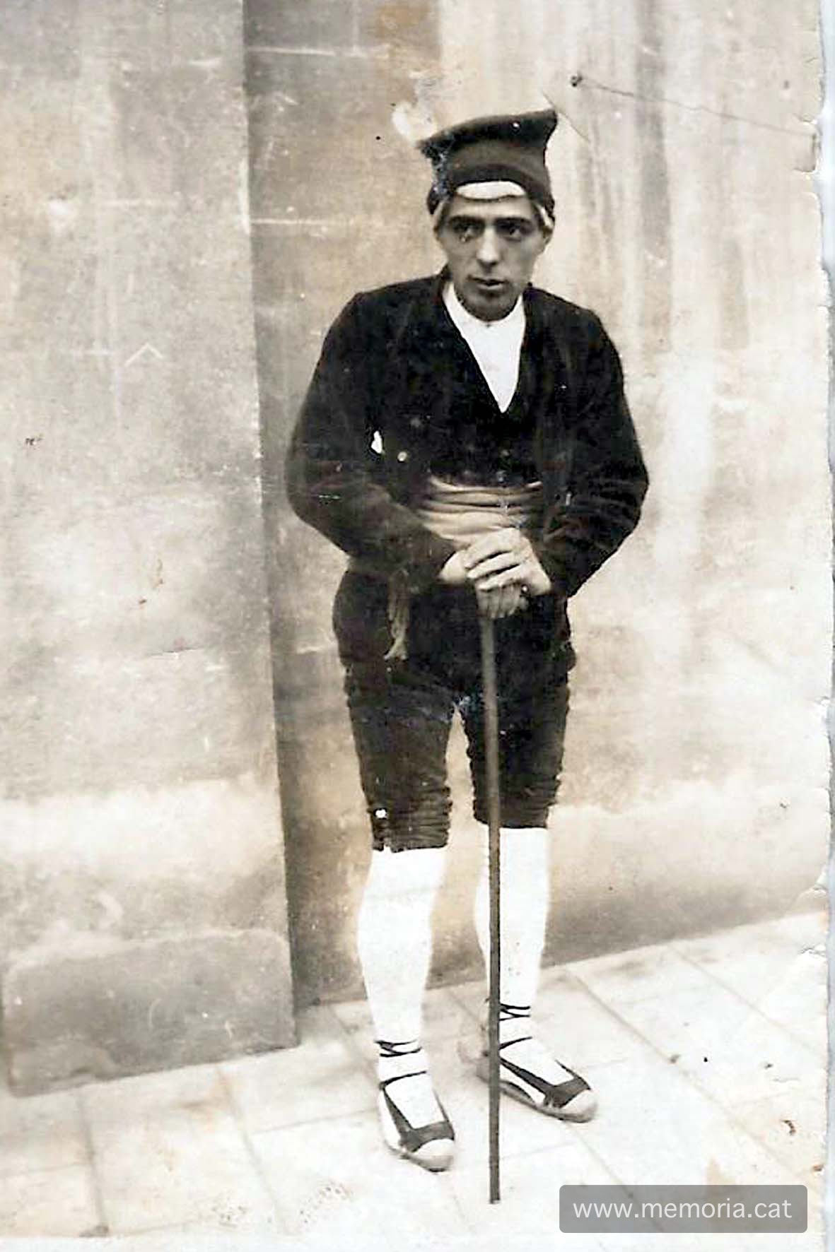 Viñals al Centre Catòlic del Joc de la Pilota a punt d'escenificar La Rosa de Jericó. (Col·lecció familiar)